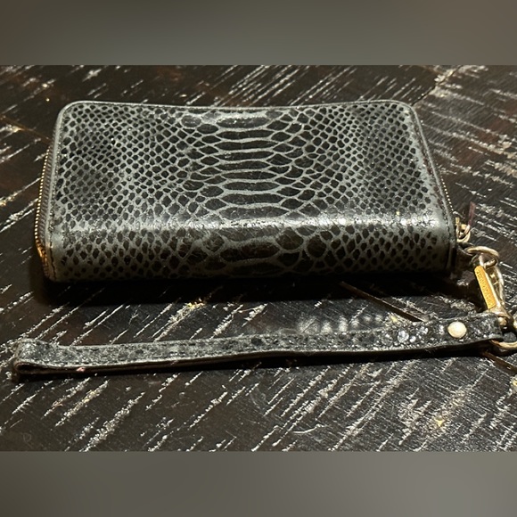 Michael Kors - mini black wristlet wallet - Picture 5 of 10